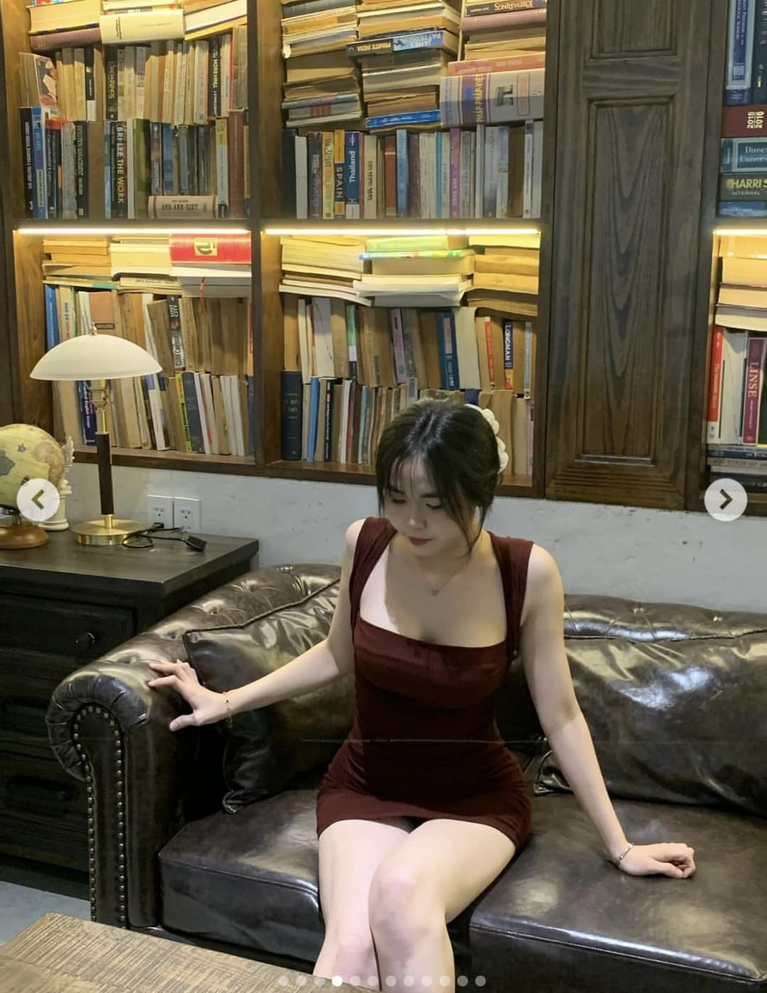 Click to view full size Chiều ae hết mik luôn lên ae 1 con bạn thân cực dâm,vì con này chuyên xem hentai ở nhà