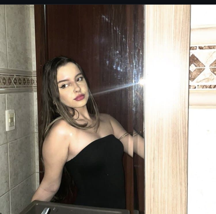 Click to view full size Vazou a irmã da emily santos fodendo gostoso evylin putinha vídeos completos no grupo dela fodendo