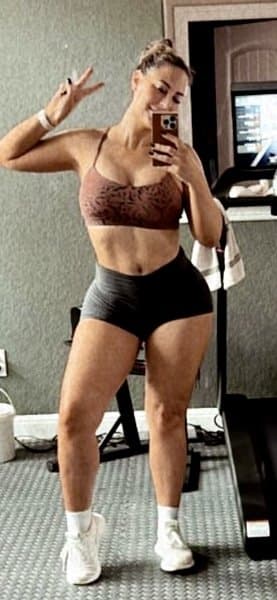 Click to view full size Texas TikTok milf Robyn fields