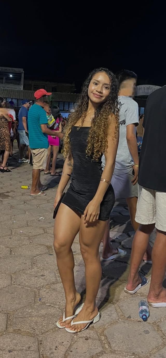 Click to view full size Morena novinha tesuda muito gostosa