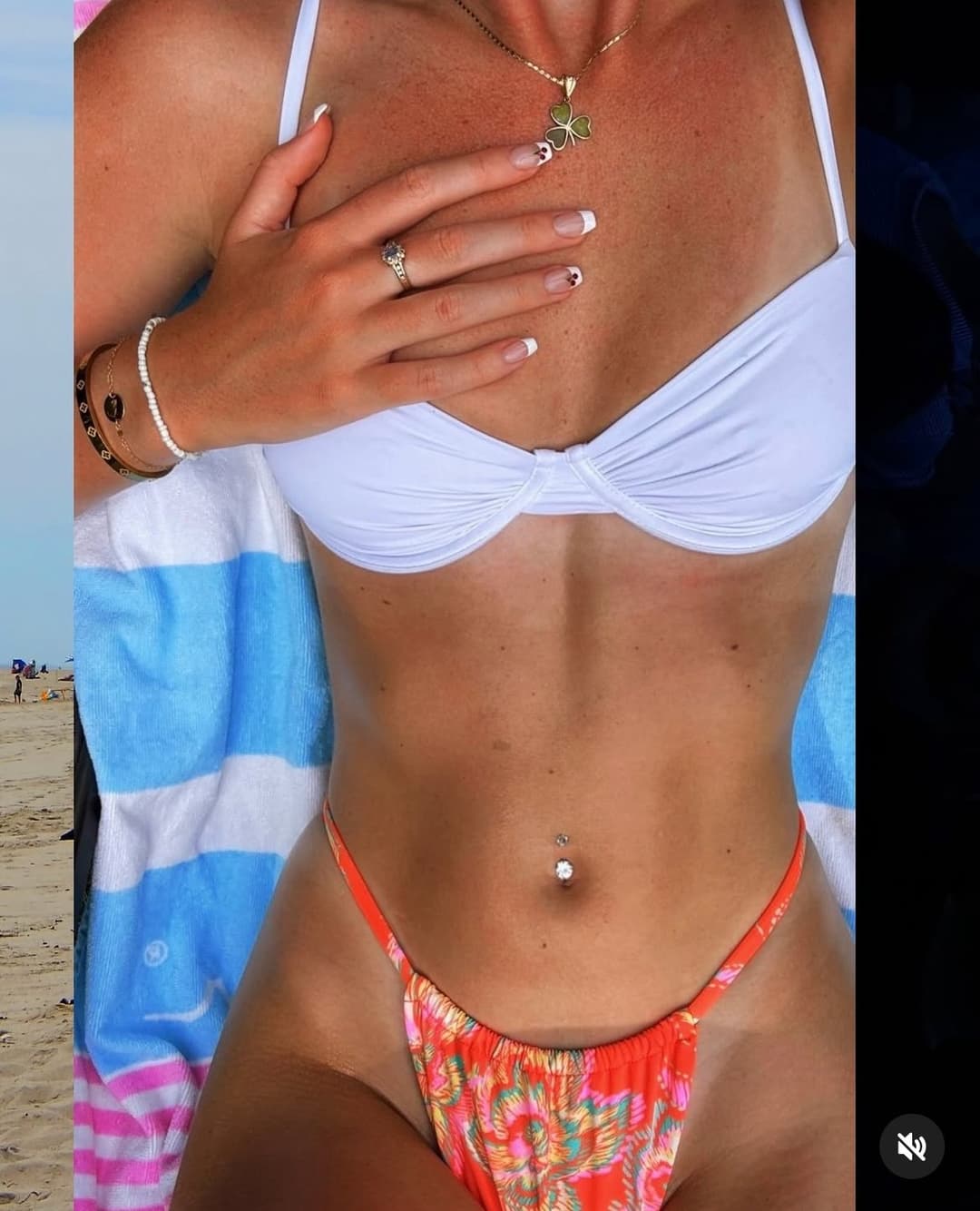 Click to view full size Brenna, 23. 2289 followers and us