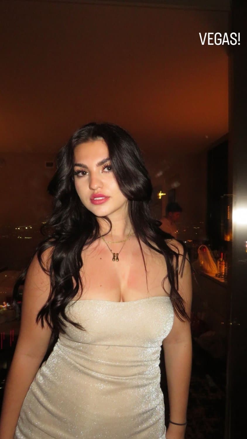 Click to view full size Whore kissing as many as she can on 21st