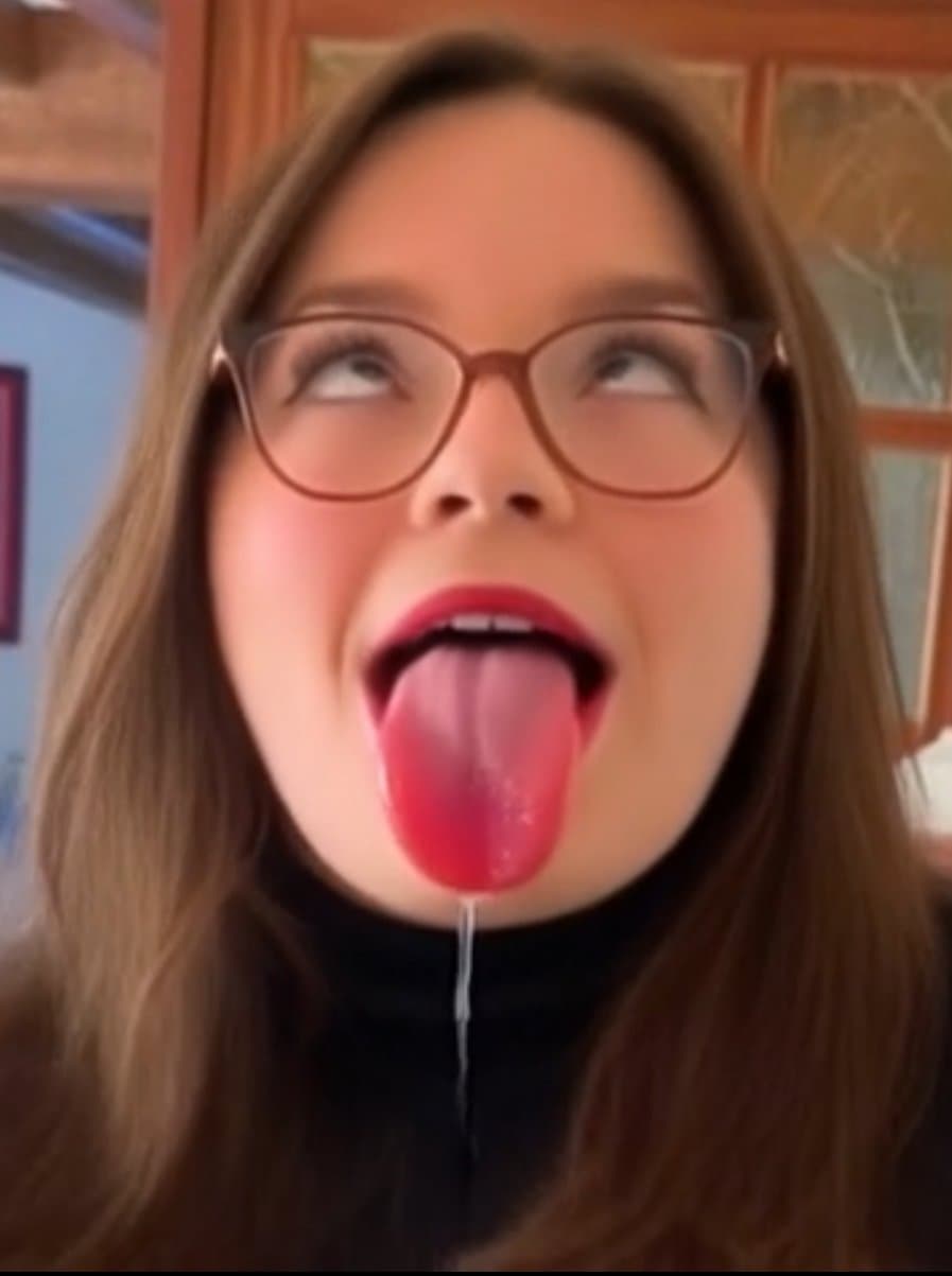 Click to view full size Lyzon Buro grosse putain à baiser de force