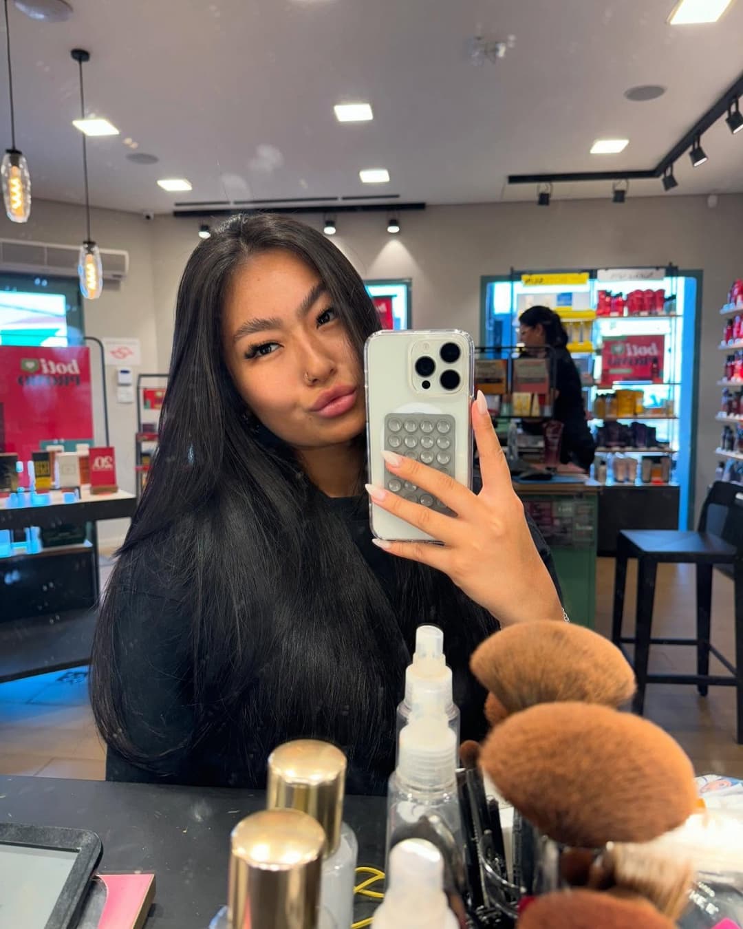 Click to view full size Annie hikari