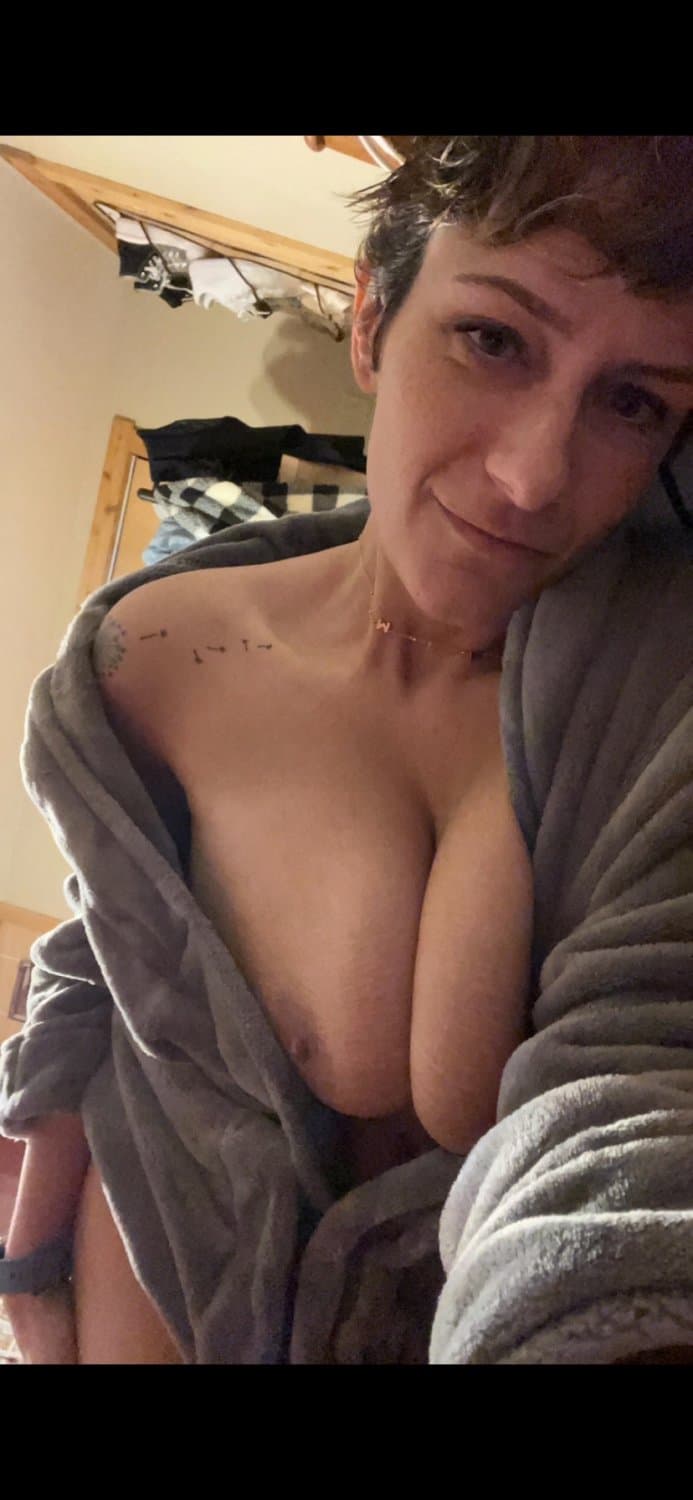 Click to view full size Random snapchat and tinder sluts. A couple married and engaged