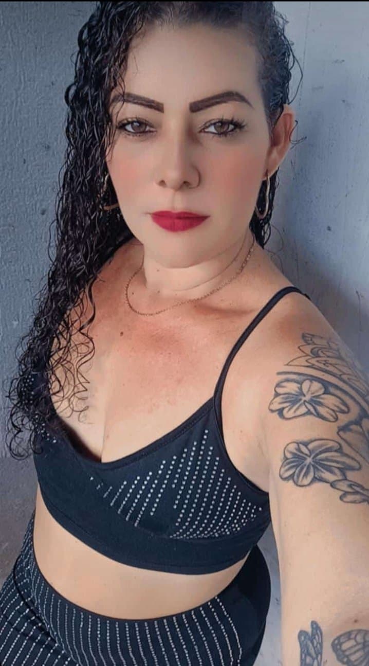 Click to view full size Esta puta me vende contenido exclusivo?maría