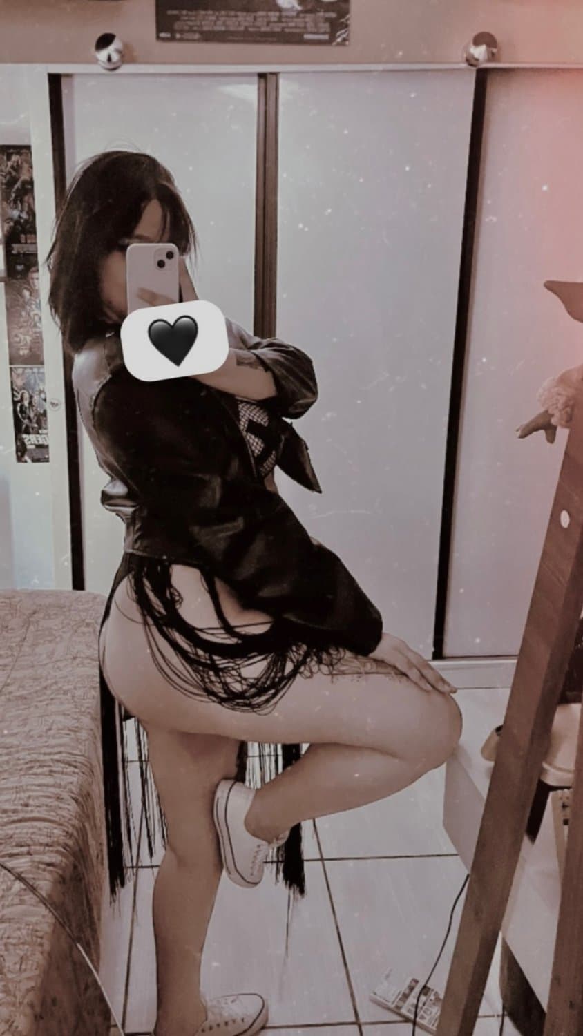 Click to view full size Gótica tetona