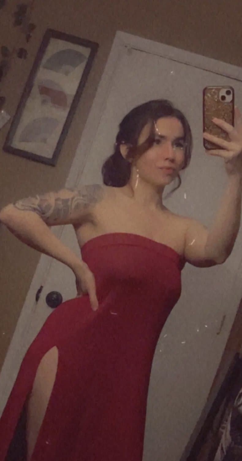 Click to view full size Big Tits Snapchat Slut Playing with all her dildo sizes! She loves her bbc. Titty fuck leaked nudes