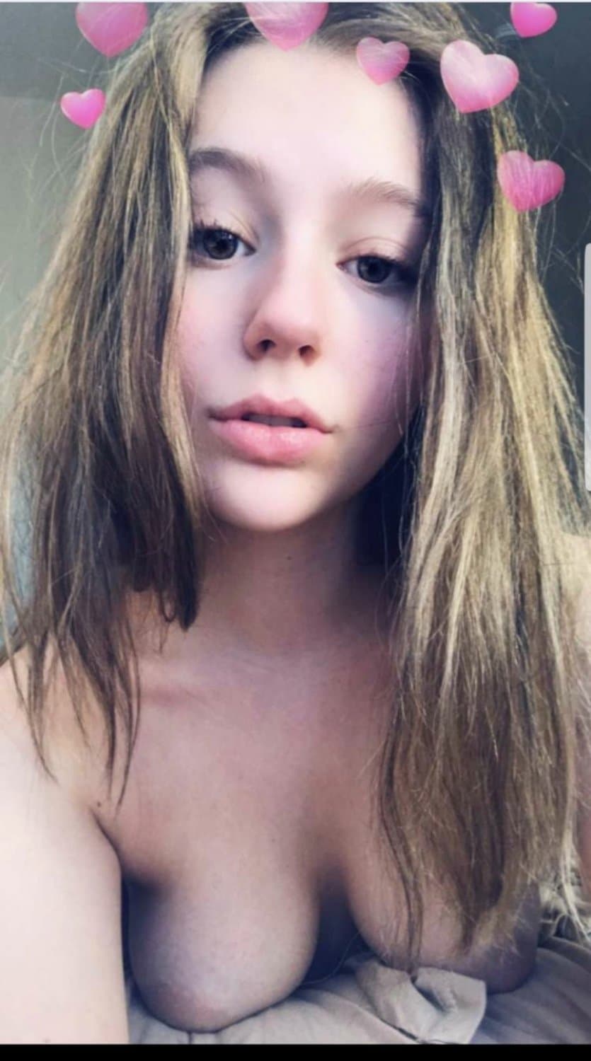 Click to view full size Anyone recognise Anna 19 from arizona come let me know kik uklondon28