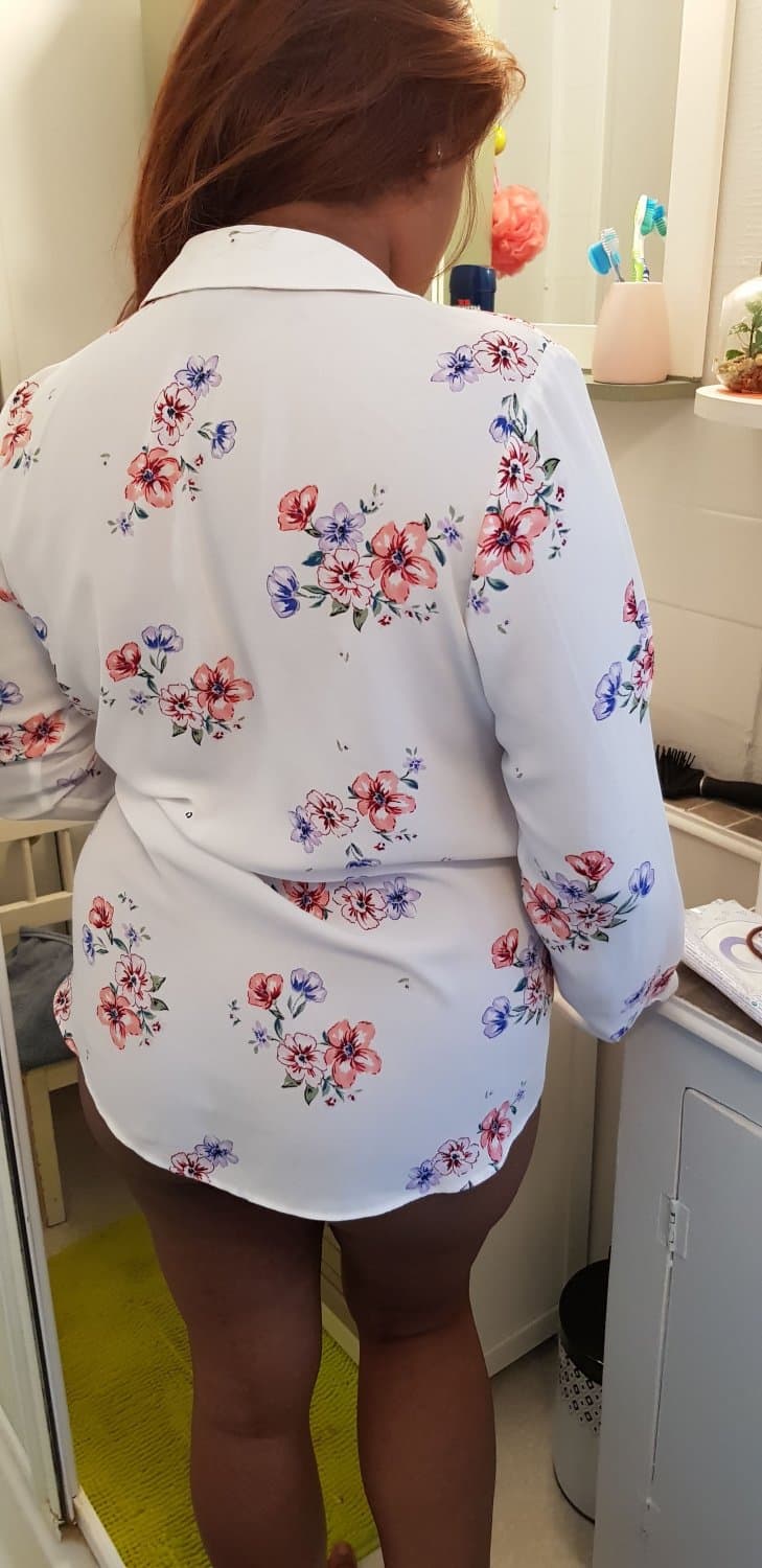 Click to view full size My hotwife in thé bathroom