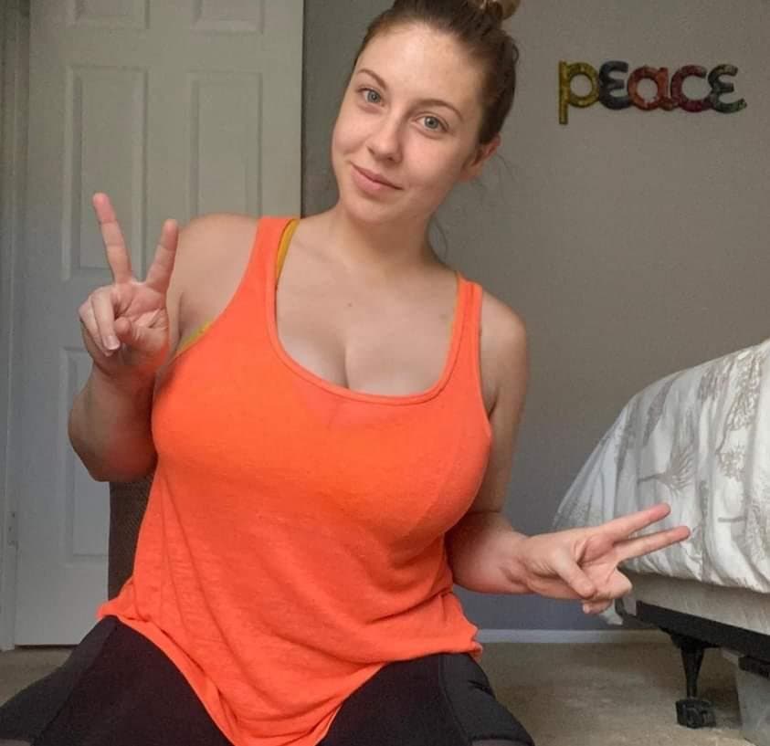 Click to view full size Dumb flat ass slut Rachel