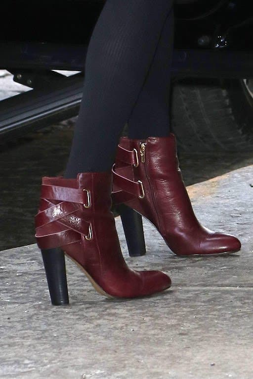 Click to view full size Taylor Swift long legs wearing ankle boots