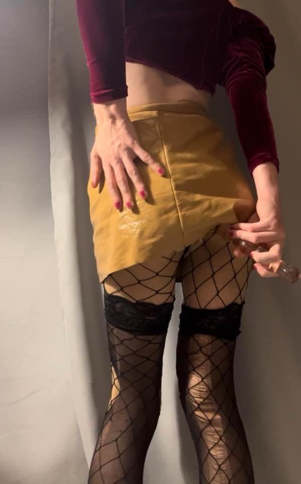 Click to view full size New scottish sissy Jess is only 22 and knows shes a sissy slut