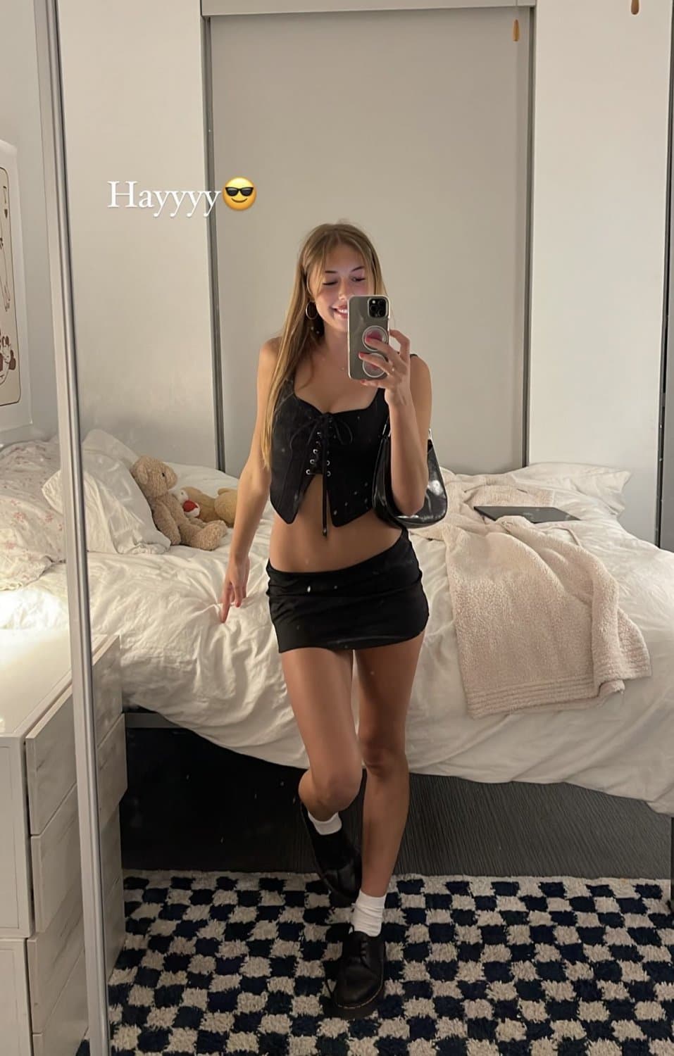 Click to view full size Adorable college girl fully nude in the tub rare