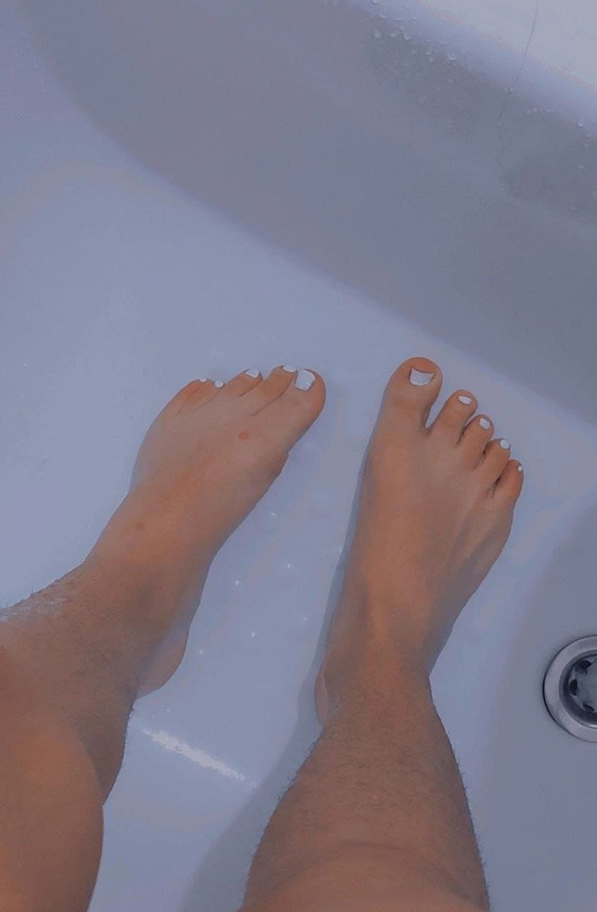 Click to view full size Chilean Girl With Ugly feet