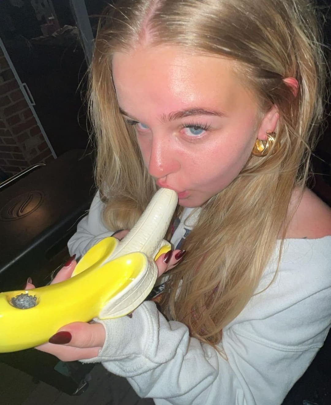 Click to view full size Blonde slut Brenna