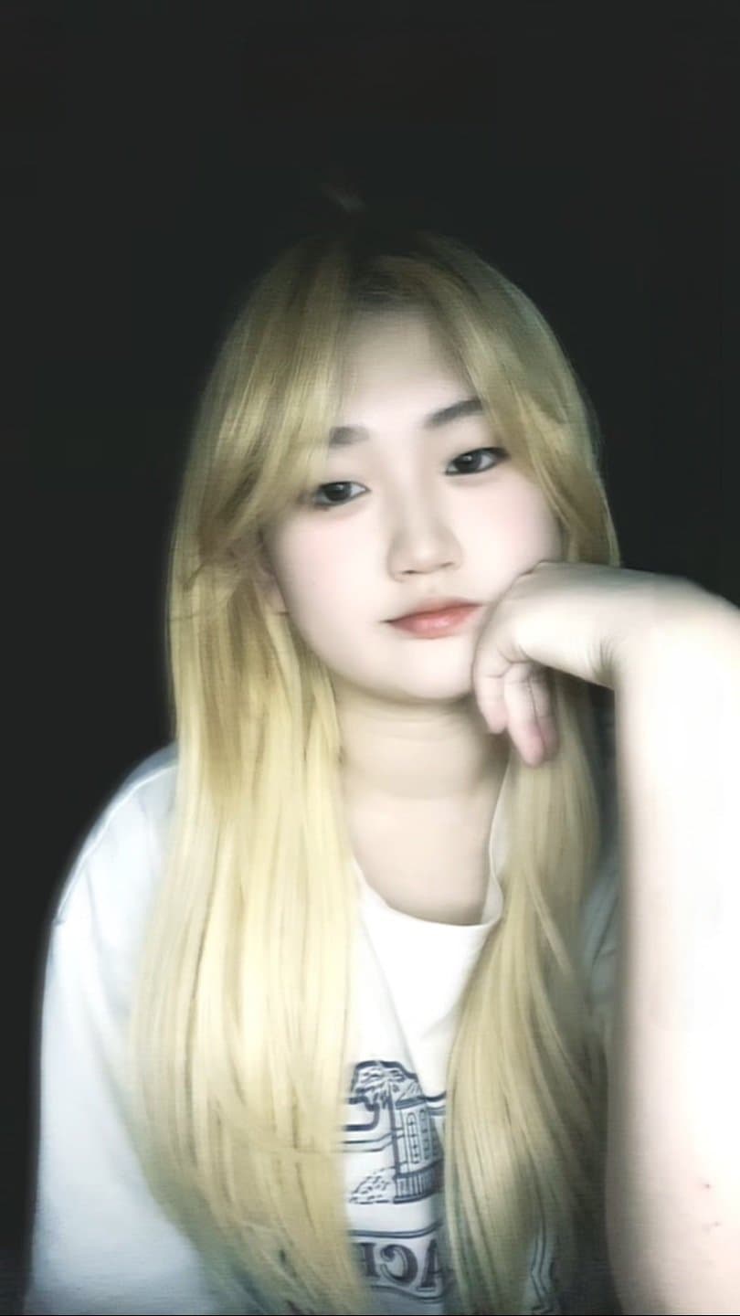 Click to view full size Korean 20 years old girl allowed an unknown man in the sauna to touch her boob.