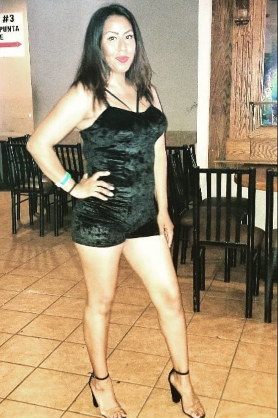 Click to view full size Creampie or pull out on this Latina slut milf