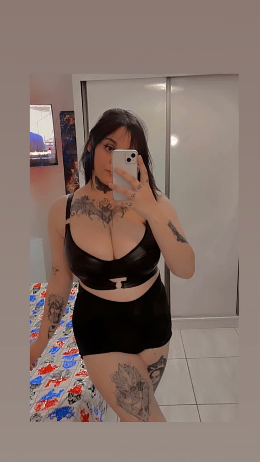 Click to view full size Gótica tetona