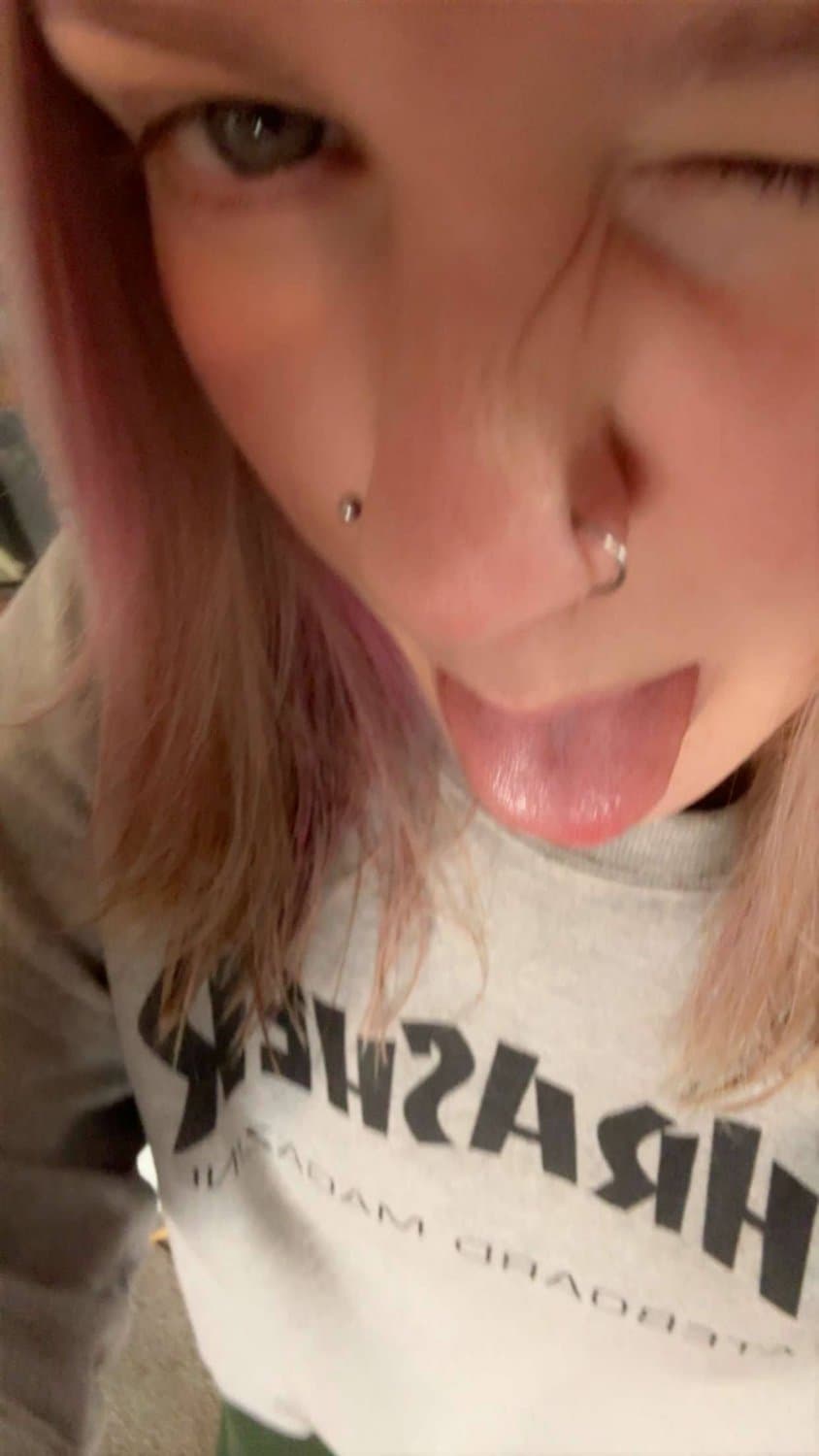 Click to view full size New Zealand slut Anna