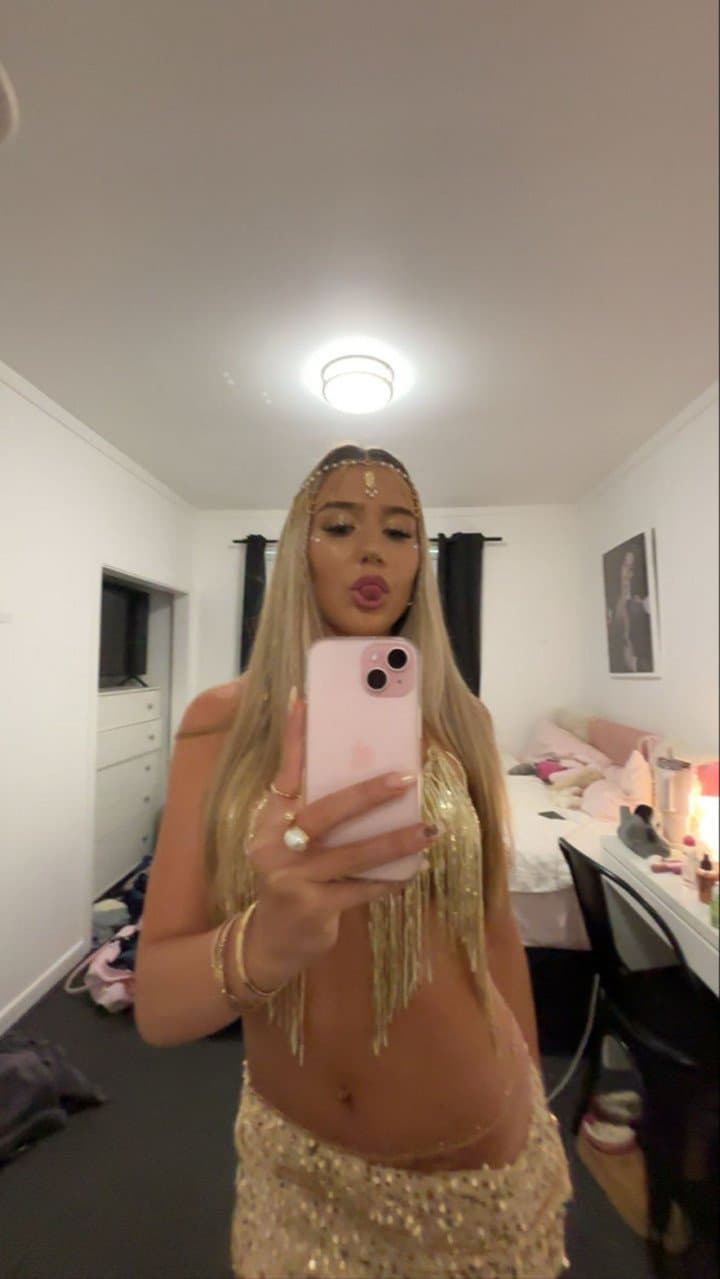 Click to view full size New Zealand Slut Gemma. Send yours in next, dm or kik