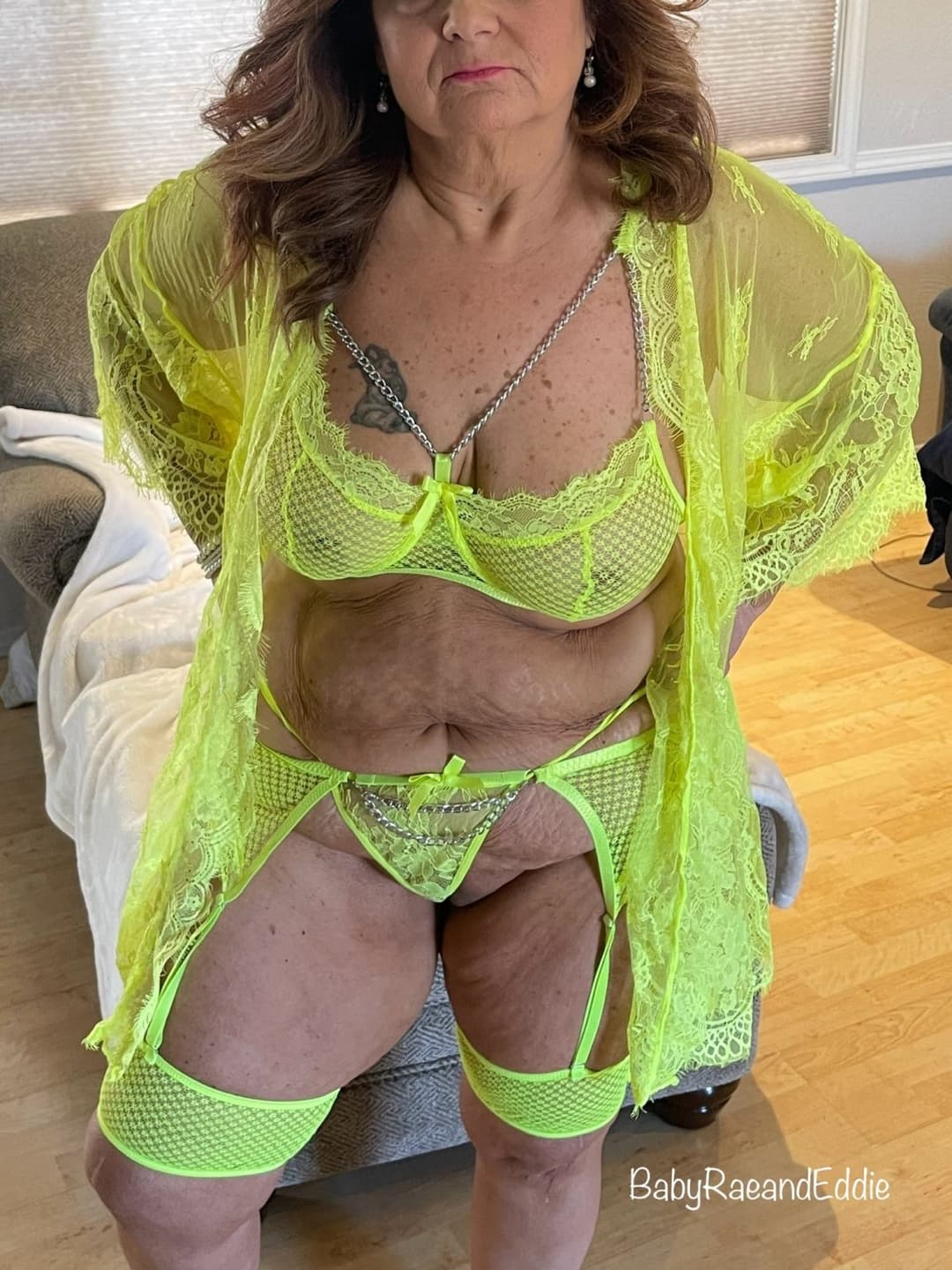 Click to view full size Grandma photo shoot