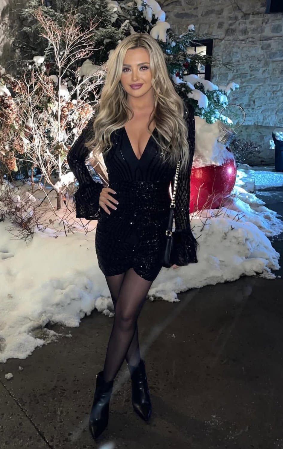 Click to view full size I think I’m gonna look at this bitch while I stroke my cock until I ejaculate a massive load