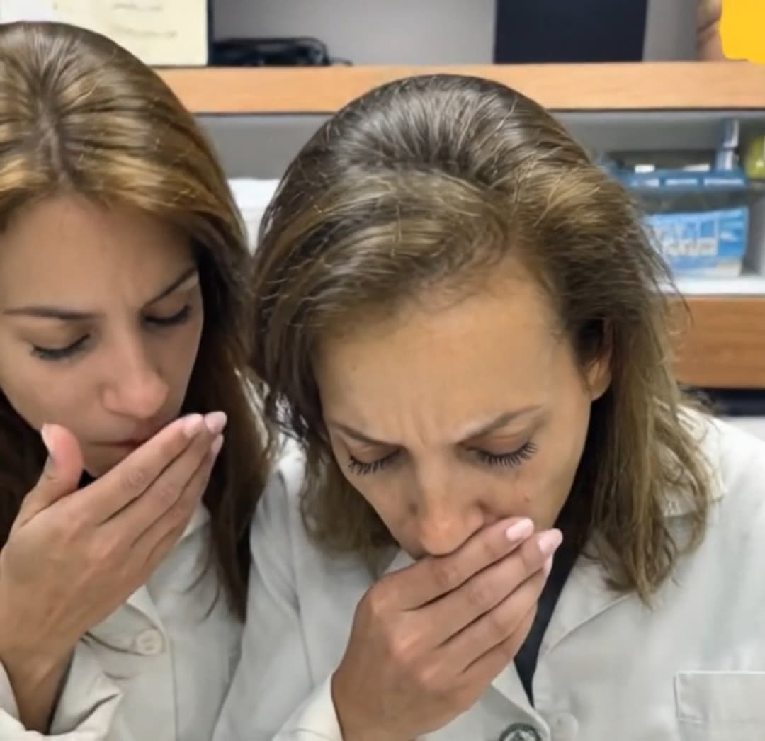 Click to view full size Mom & Daughter Cum Gulp Struggle 11021400