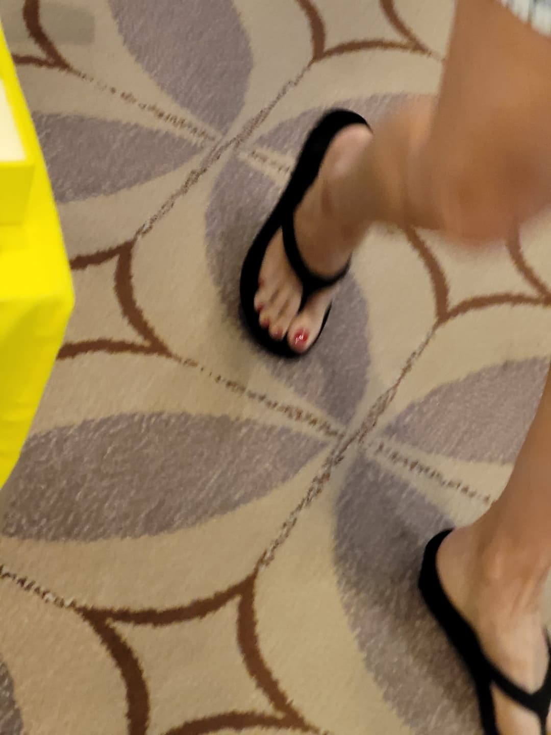 Click to view full size White milf feet on the cruise