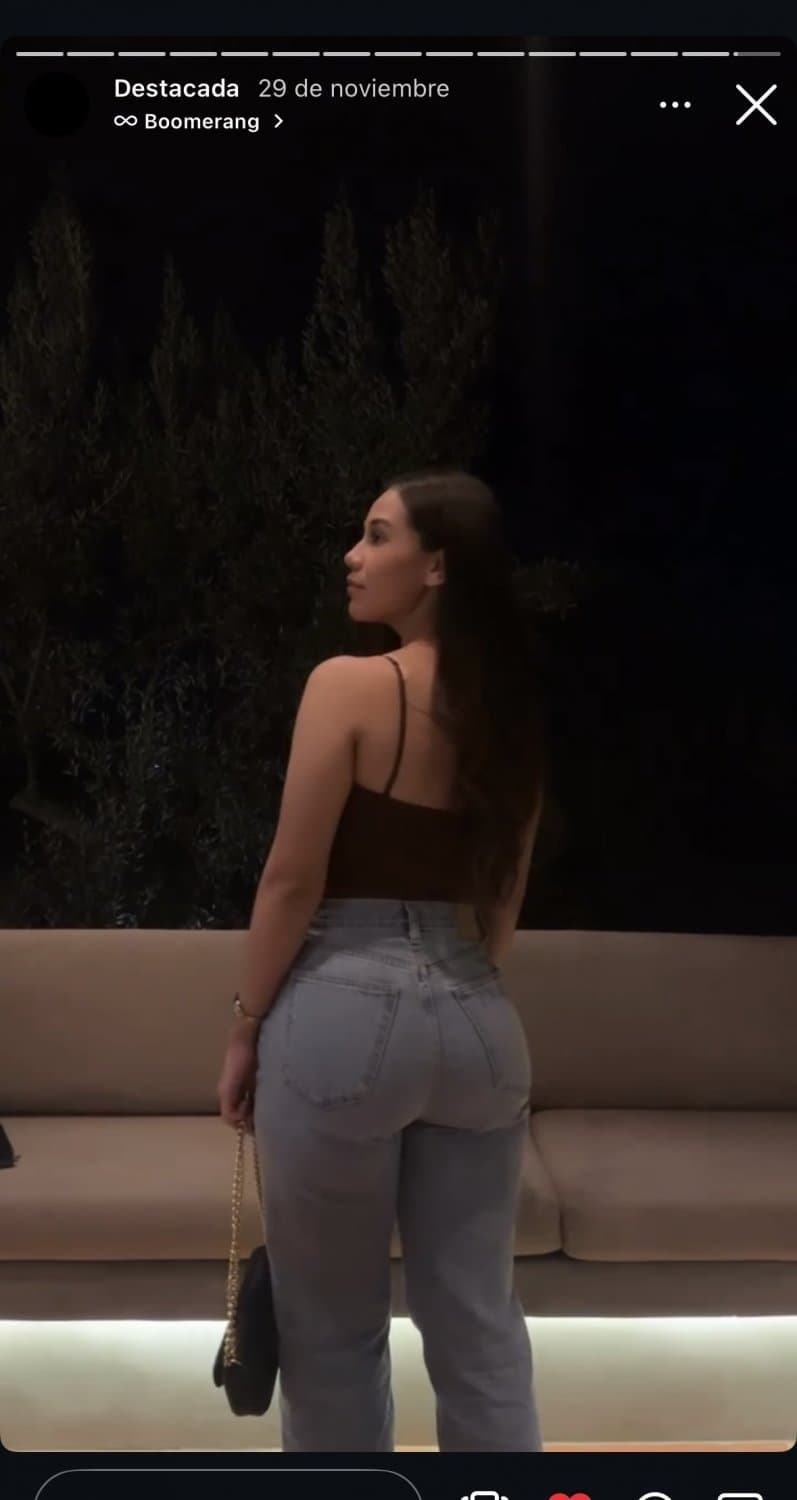 Click to view full size Me metí al cuarto de mi hermana a buscar sus tangas y me corri varias veces en una