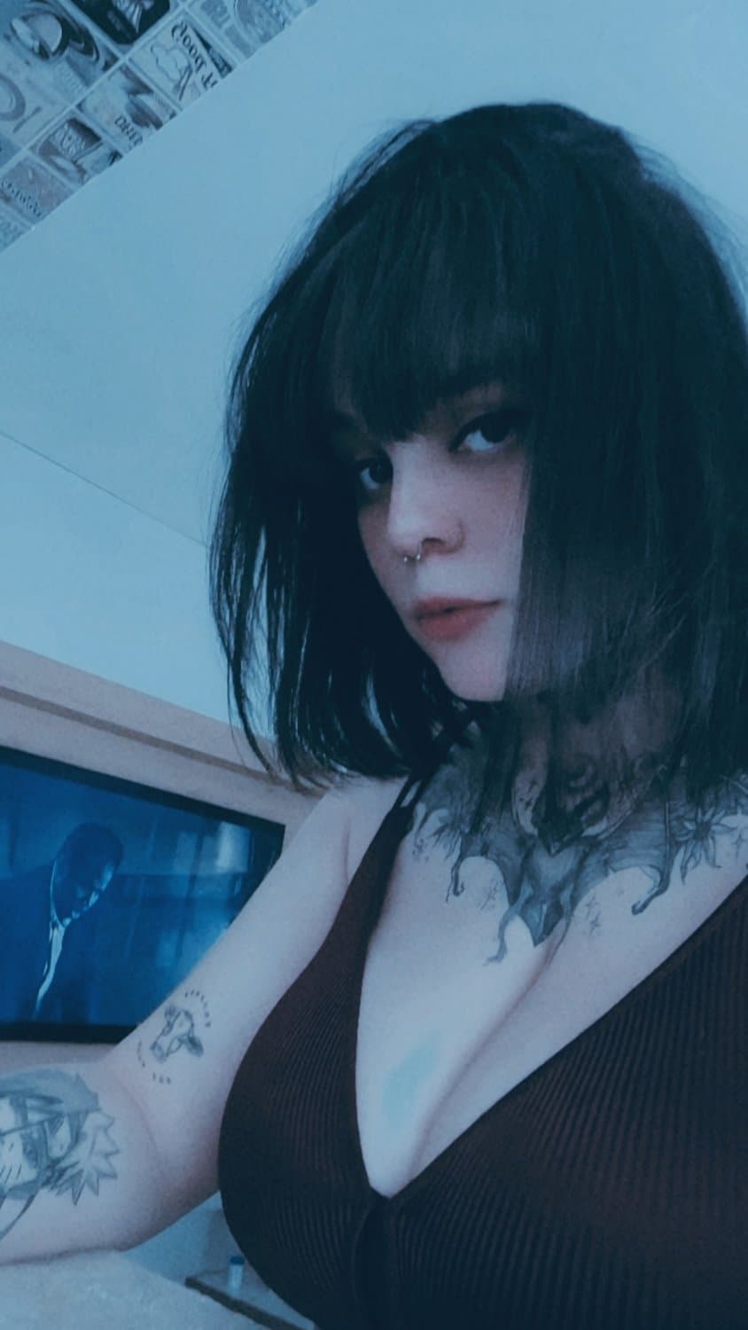 Click to view full size Gótica tetona