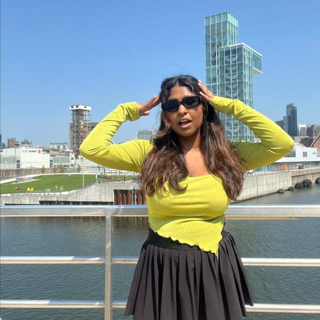 Click to view full size Big titty tamil girl