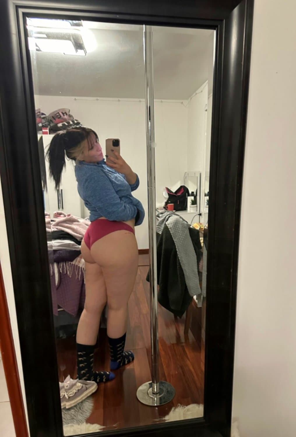 Click to view full size New Toy, likes to pose