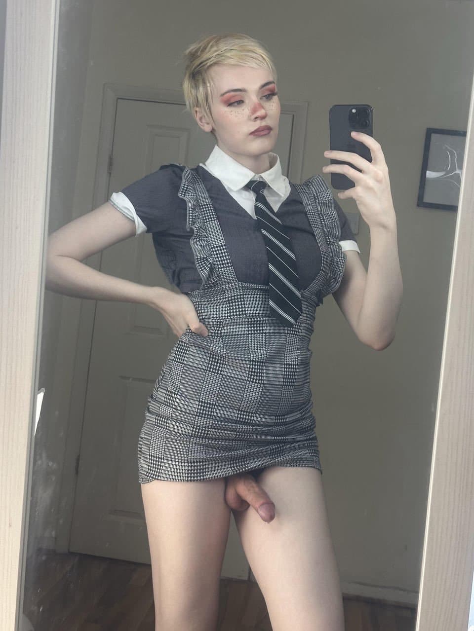 Click to view full size Pretty blonde short hair shemale