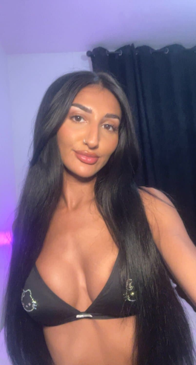 Click to view full size Charming brown girl