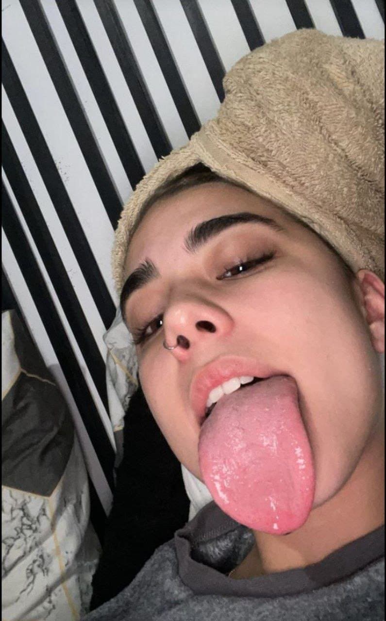 Click to view full size some more tongue action
