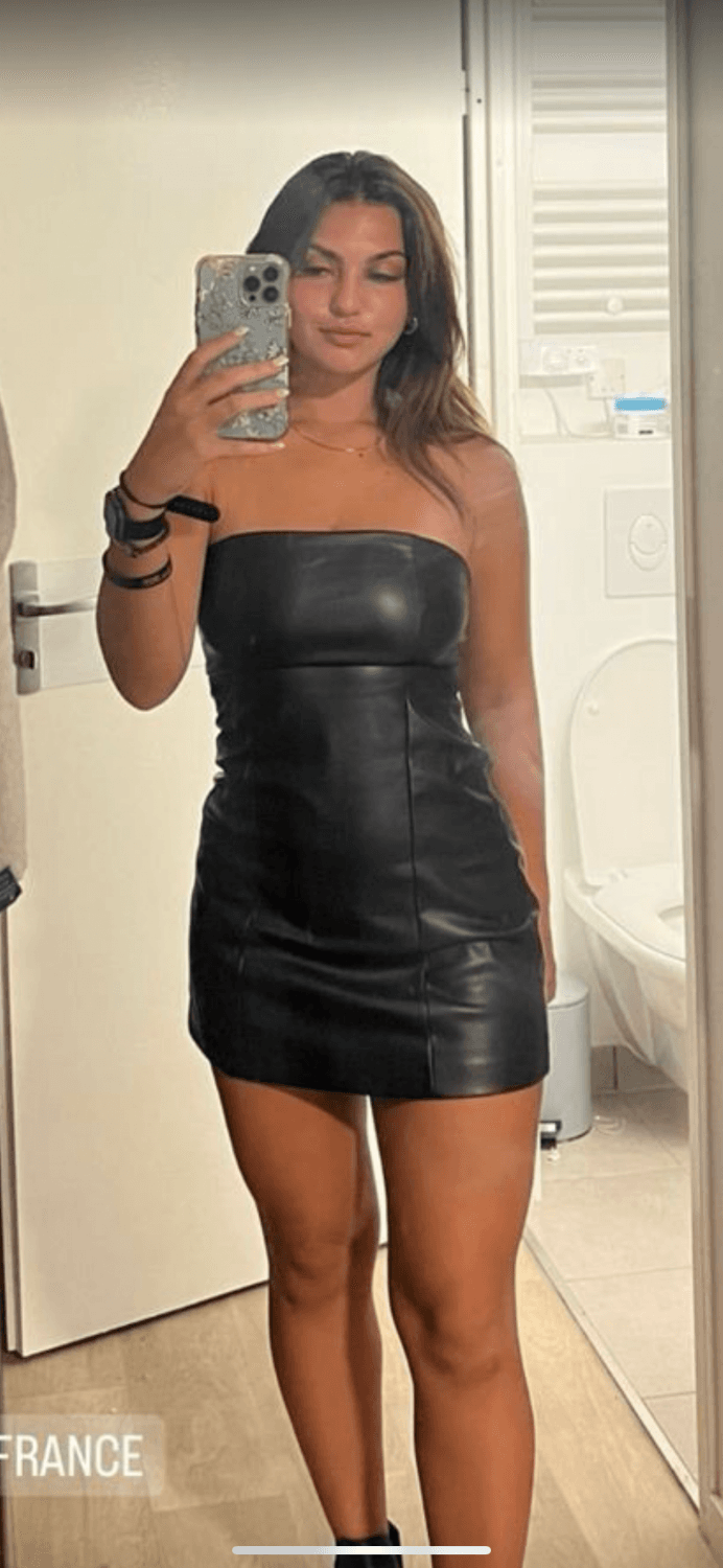 Click to view full size Whore kissing as many as she can on 21st