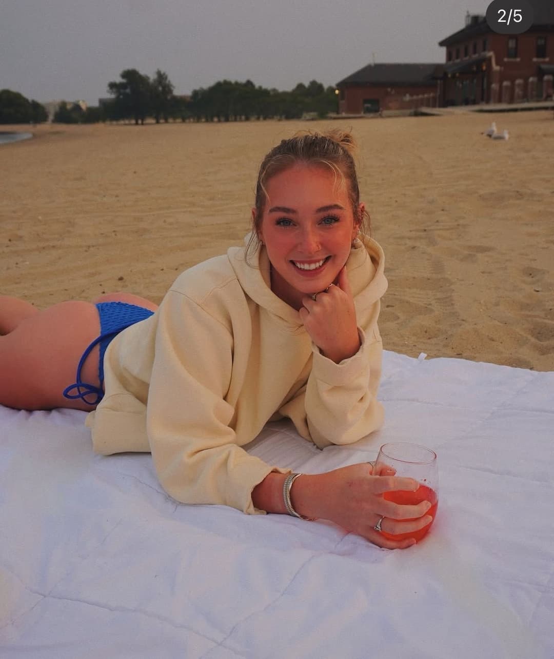 Click to view full size Brenna, 23. 2289 followers and us