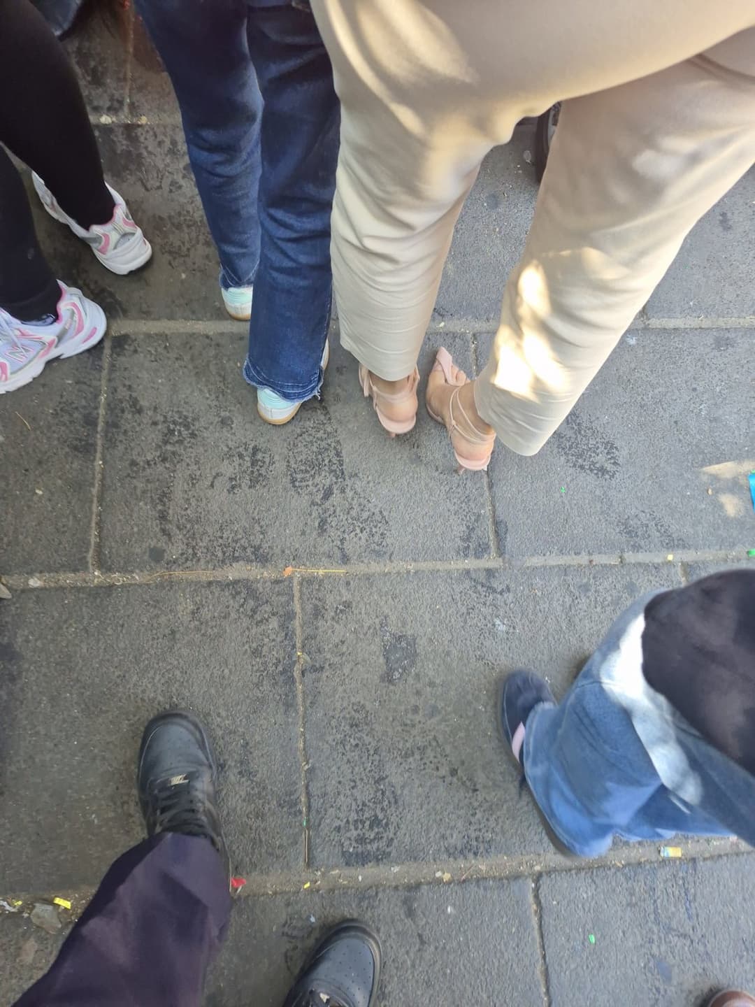 Click to view full size Ricos pies en la calle, strip y de mas