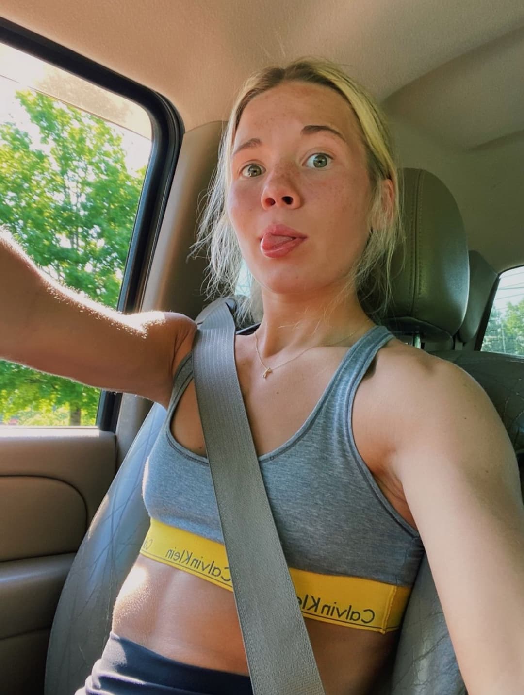 Click to view full size ripped alabama sorority slut has nude photo shoot