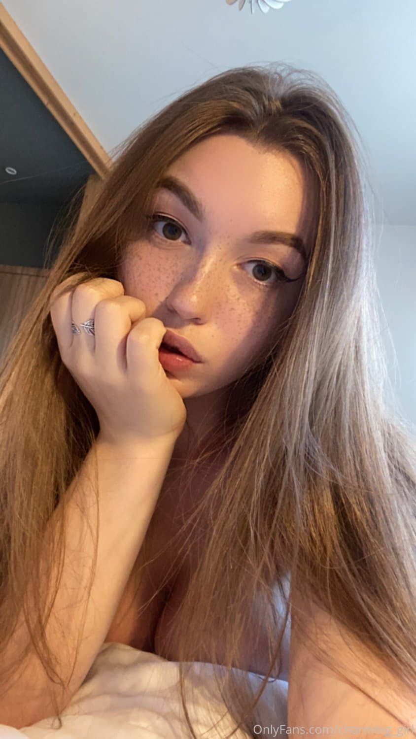 Click to view full size Charming Girl 01