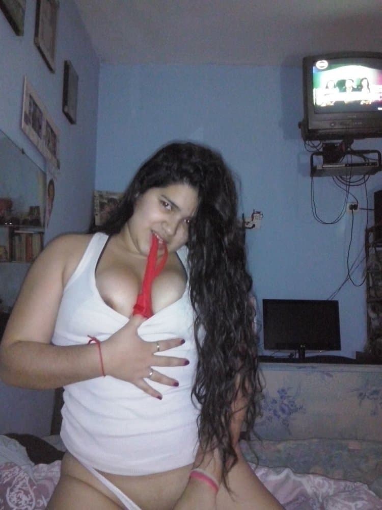 Click to view full size Cin mostrando las tetas