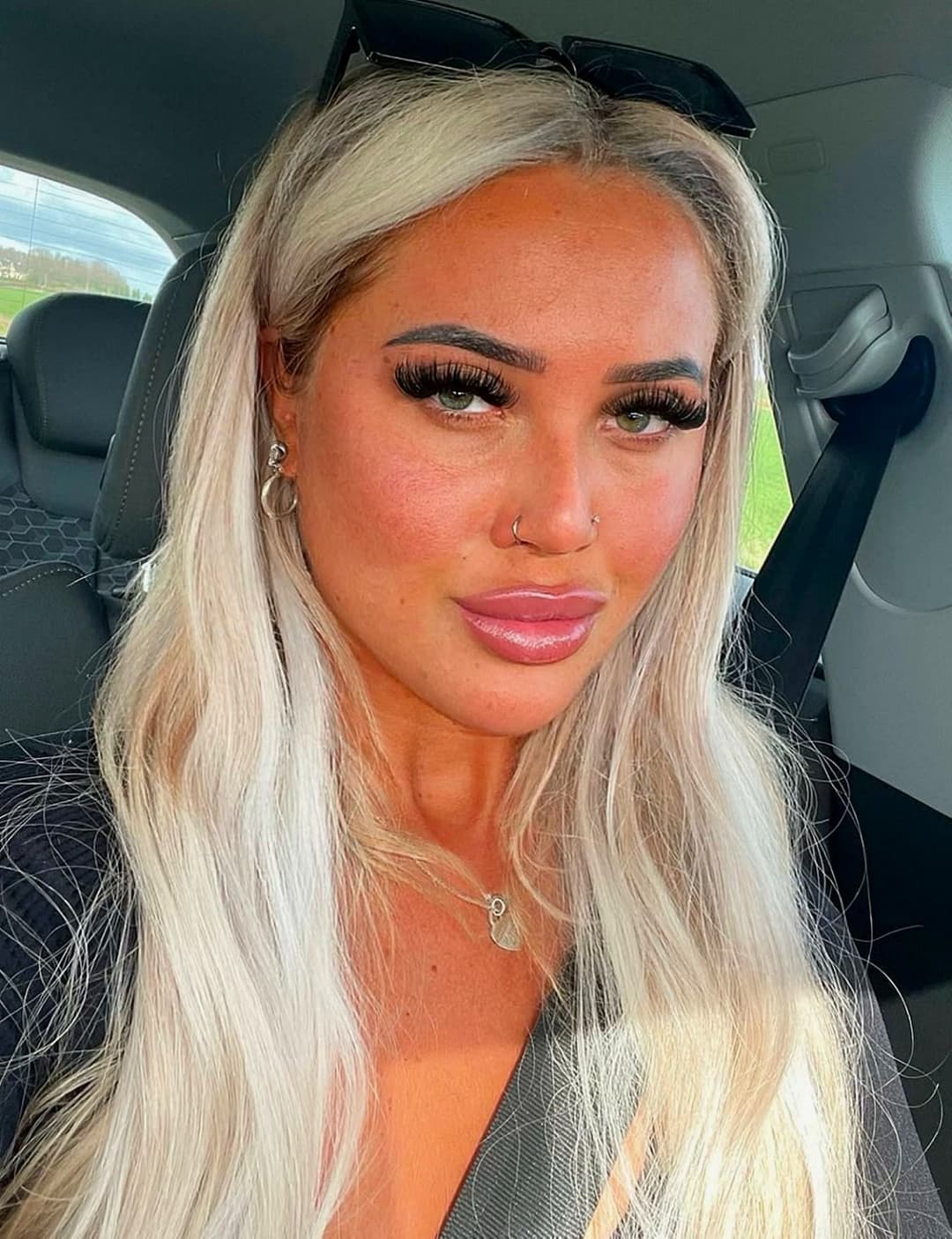 Click to view full size Fucking in the back seat of the car is the best thing that can exist