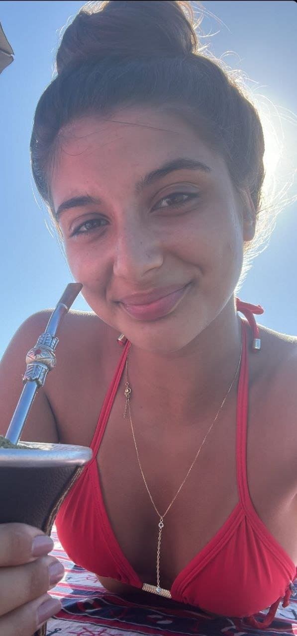 Click to view full size Masturbate to this hot gym girl - Lilian Sales