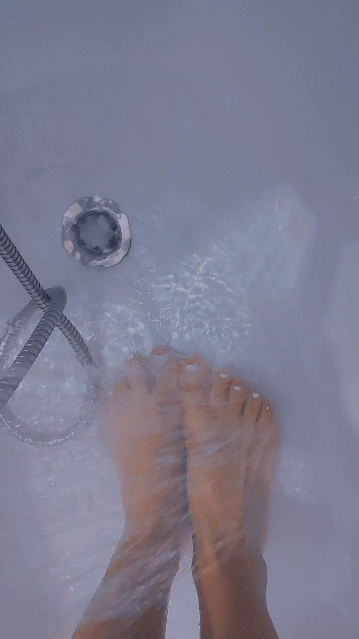 Click to view full size Chilean Girl With Ugly feet