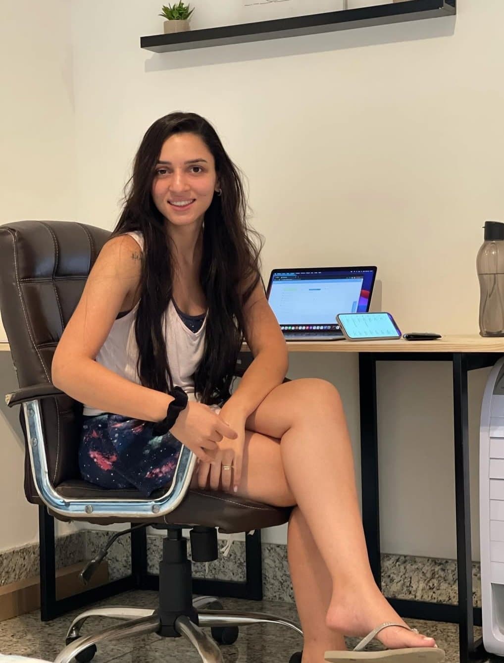 Click to view full size Mineira dos pezinhos lindos