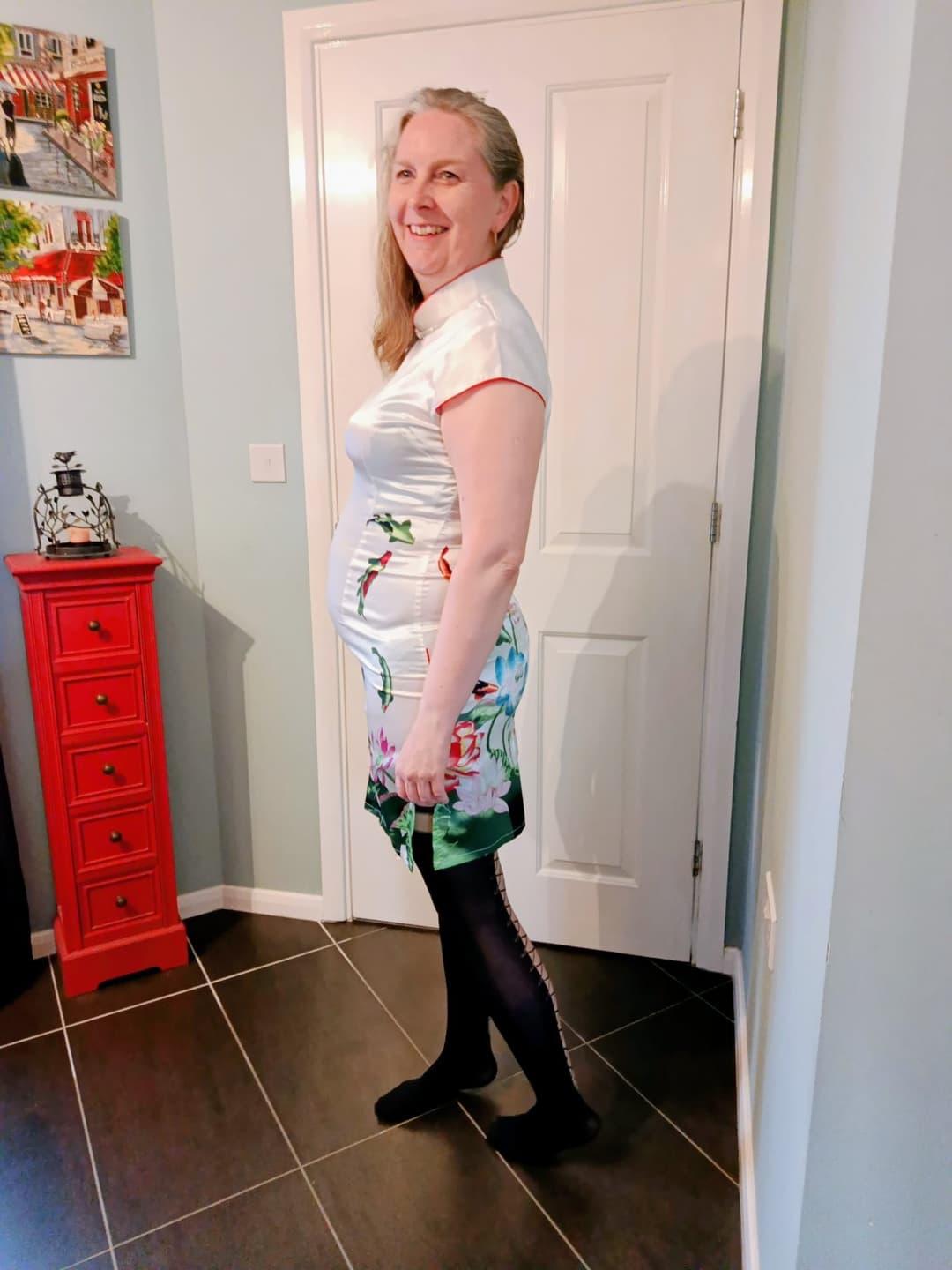 Click to view full size Pictures of Fran getting drunk in front of 2 guys