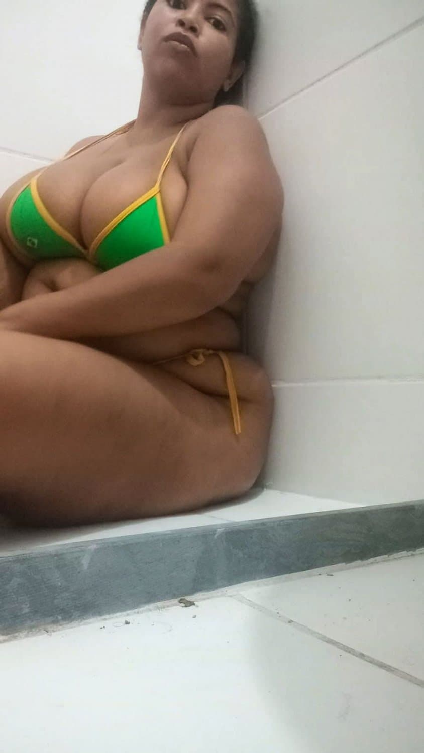 Click to view full size Gordinha tarada e safada