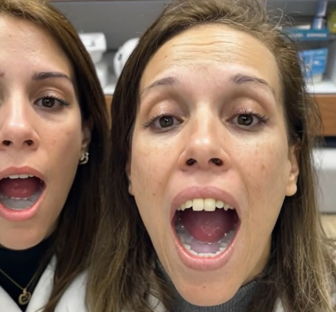 Click to view full size Mom & Daughter Cum Gulp Struggle 11021400