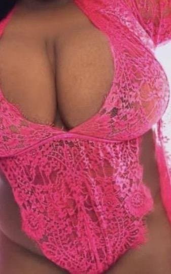 Click to view full size Big beautiful thick and busty ebony bbw milf mom big booty left her phone unlocked